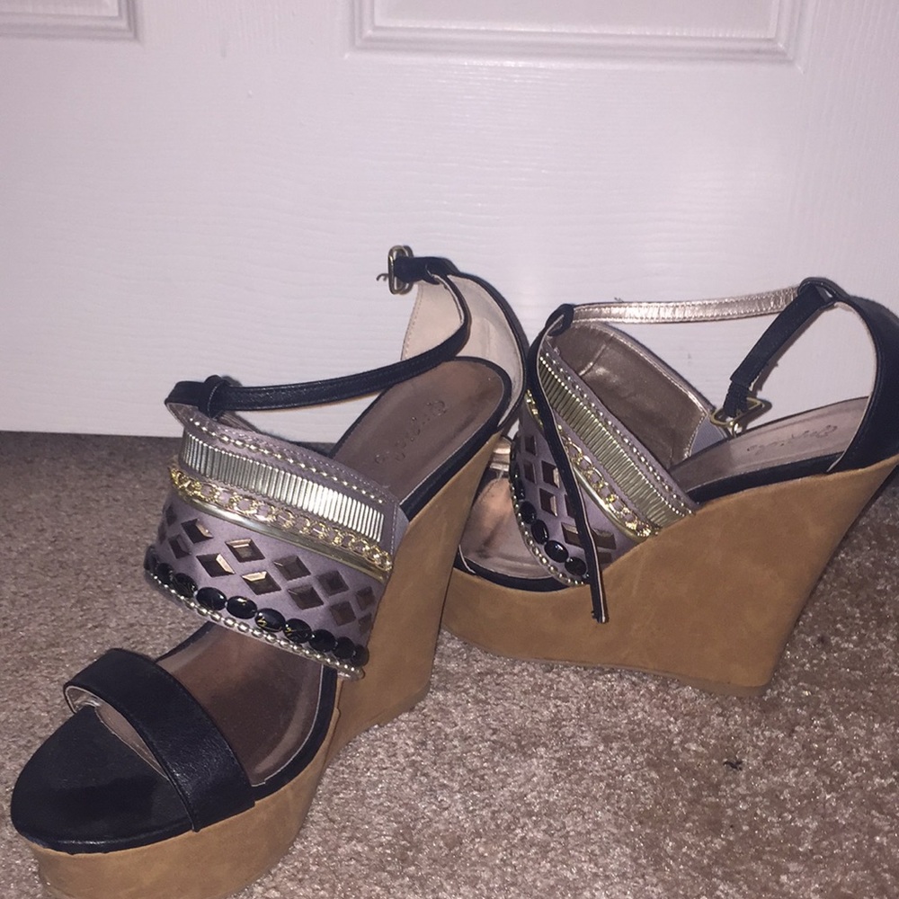 LolaShoetique Wedges
